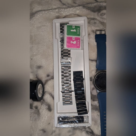 Samsung Galaxy Smartwatch. With accessories - Picture 4 of 7